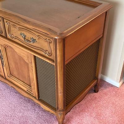 LOT 60: Vintage Magnavox Astro Sonic Solid State Stereo High Fidelity