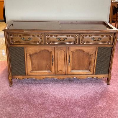 LOT 60: Vintage Magnavox Astro Sonic Solid State Stereo High Fidelity