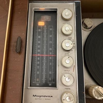 LOT 60: Vintage Magnavox Astro Sonic Solid State Stereo High Fidelity