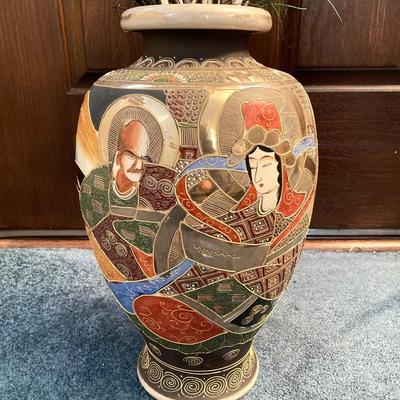 LOT 62: Vintage Hand Painted Asian Vase with Decorative Peacock Feathers