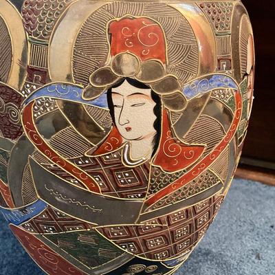 LOT 62: Vintage Hand Painted Asian Vase with Decorative Peacock Feathers