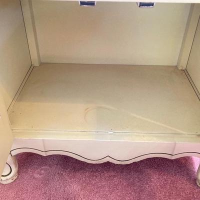 LOT 72: Vintage Bassett Furniture Industries, Inc. Five Piece Deauville White Provincial Bedroom Set