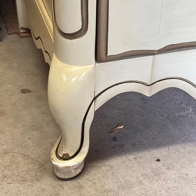 LOT 72: Vintage Bassett Furniture Industries, Inc. Five Piece Deauville White Provincial Bedroom Set