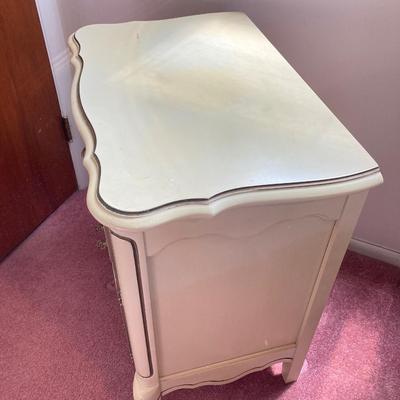 LOT 72: Vintage Bassett Furniture Industries, Inc. Five Piece Deauville White Provincial Bedroom Set