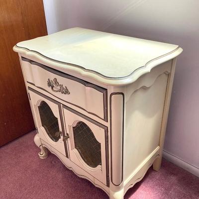 LOT 72: Vintage Bassett Furniture Industries, Inc. Five Piece Deauville White Provincial Bedroom Set