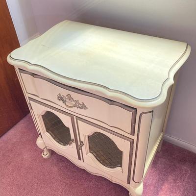 LOT 72: Vintage Bassett Furniture Industries, Inc. Five Piece Deauville White Provincial Bedroom Set