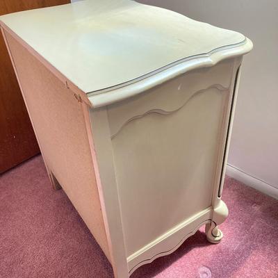 LOT 72: Vintage Bassett Furniture Industries, Inc. Five Piece Deauville White Provincial Bedroom Set