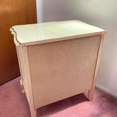 LOT 72: Vintage Bassett Furniture Industries, Inc. Five Piece Deauville White Provincial Bedroom Set