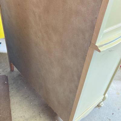 LOT 72: Vintage Bassett Furniture Industries, Inc. Five Piece Deauville White Provincial Bedroom Set