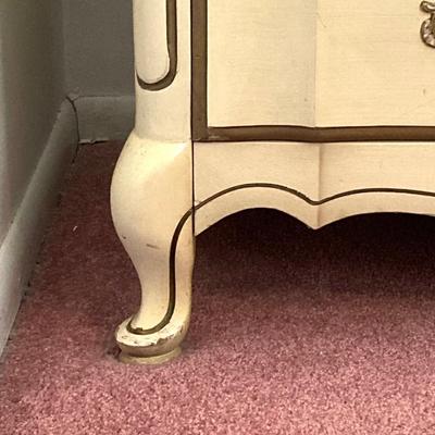 LOT 72: Vintage Bassett Furniture Industries, Inc. Five Piece Deauville White Provincial Bedroom Set