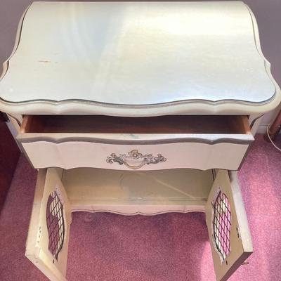 LOT 72: Vintage Bassett Furniture Industries, Inc. Five Piece Deauville White Provincial Bedroom Set