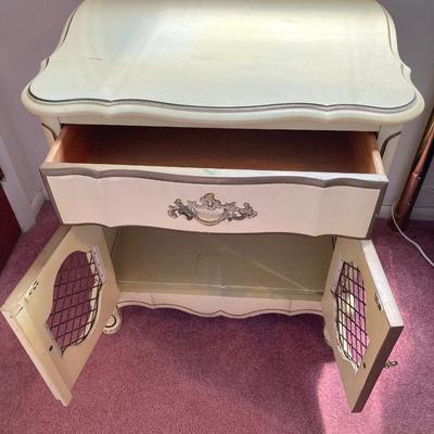 LOT 72: Vintage Bassett Furniture Industries, Inc. Five Piece Deauville White Provincial Bedroom Set