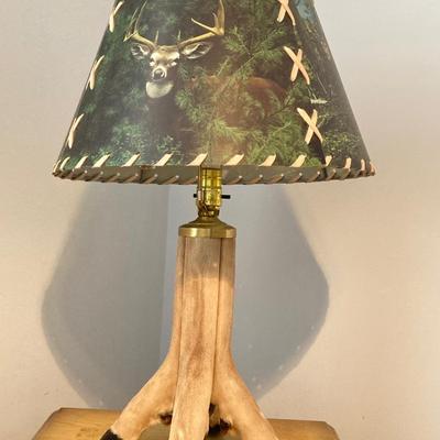 LOT 75: Vintage Deer Hoof / Leg Table Lamp