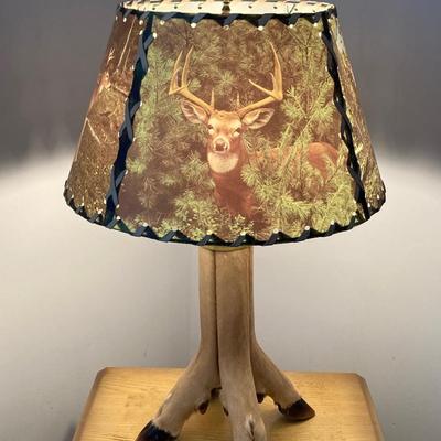 LOT 75: Vintage Deer Hoof / Leg Table Lamp