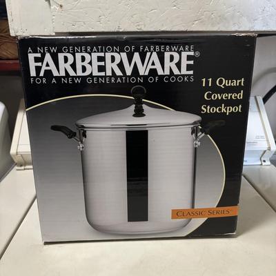 LOT 83: Farberware 11-qt Stockpot, George Forman Grill & Epicurious Teapot