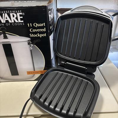 LOT 83: Farberware 11-qt Stockpot, George Forman Grill & Epicurious Teapot