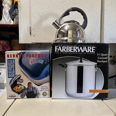 LOT 83: Farberware 11-qt Stockpot, George Forman Grill & Epicurious Teapot