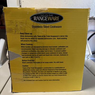 LOT 86: Black and Decker Quick N Easy Food Processor FP1200, Range Ware 16qt Stock Pot & Progressive 12qt Stock Pot