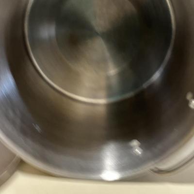 LOT 86: Black and Decker Quick N Easy Food Processor FP1200, Range Ware 16qt Stock Pot & Progressive 12qt Stock Pot