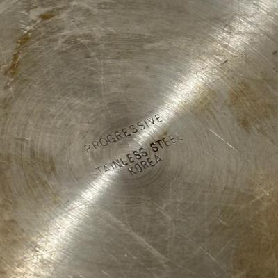 LOT 86: Black and Decker Quick N Easy Food Processor FP1200, Range Ware 16qt Stock Pot & Progressive 12qt Stock Pot