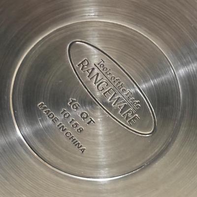 LOT 86: Black and Decker Quick N Easy Food Processor FP1200, Range Ware 16qt Stock Pot & Progressive 12qt Stock Pot