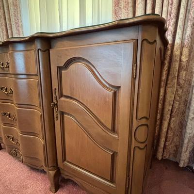 LOT 87: Vintage Dining Room Set: Table w/6 Chairs China Cabinet & Buffet/Server