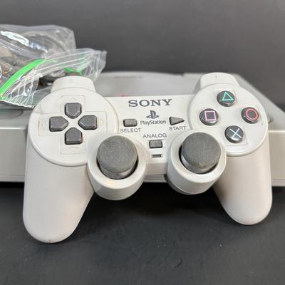 LOT 90: Sony PlayStation SCPH-7001 w/2 Controllers, Memory Card & Cords/Adaptors
