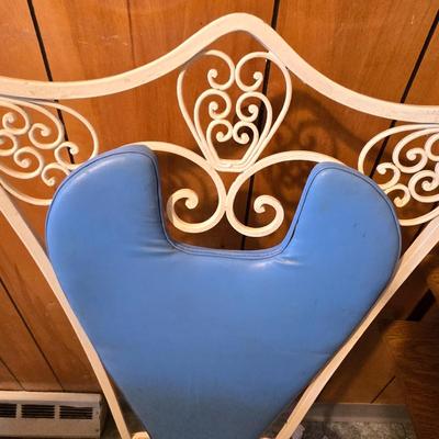 LOT 109: MCM Kitchen Table w/4 Chairs