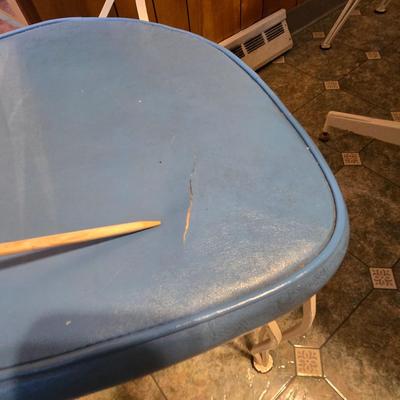 LOT 109: MCM Kitchen Table w/4 Chairs