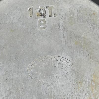 LOT 110: Vintage Magnalite Aluminum Classic Oval Roaster & Vintage Aluminum Saucepan w/Lid