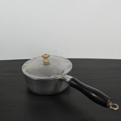 LOT 110: Vintage Magnalite Aluminum Classic Oval Roaster & Vintage Aluminum Saucepan w/Lid