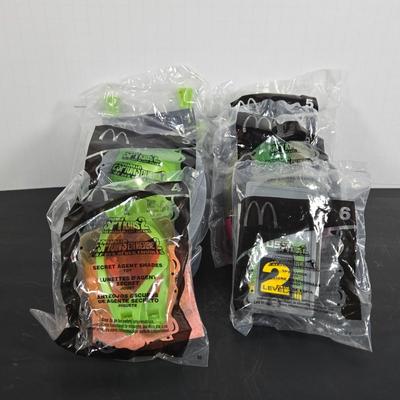 LOT 117: Complete Set of YEAR 2000 TY BEANIES and Incomplete Set of SPY KIDS 2 McDonalds Happy Meal Toys; All in Unopened, Original Packing