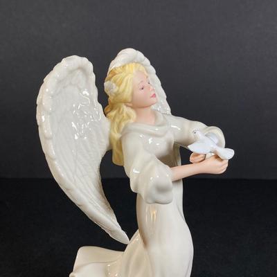 LOT 164: Lenox Collection - "Peace Be With You", "Bath Time Buddies", Bowls and Ornament