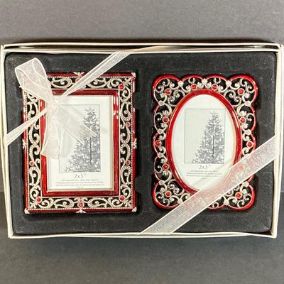 LOT 165: Jim Shore "Winter Blossoms", Willow Tree Pair of "Beautiful Wishes", "Angel of Kindness",...