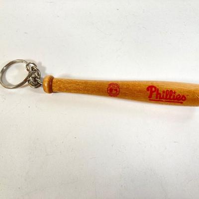 LOT 171: Philadelphia Sports Bobble Heads (McDonald's) and Magnetic Collection - Allen Iverson (76ers), Jim Thome / Pat Burrell...