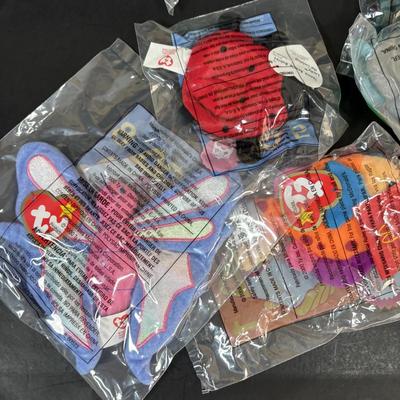 LOT 193: McDonalds NIP Happy Meal Toys: 2012 Power Ranger Super Samuri Complete Set 1-8 & 2000 Ty Teenie Beanies Complete Set 1-18