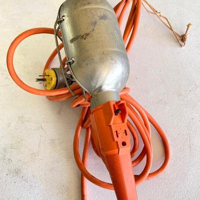 LOT 209: Work Lights and Extension Power Cords