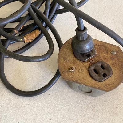 LOT 209: Work Lights and Extension Power Cords