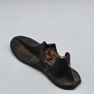 LOT 6X: Vintage Black Cast Iron Crescent Stove Salesman Sample and Antique Shoe Last for Cobbler Stand Cast Iron Child Size 5