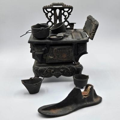 LOT 6X: Vintage Black Cast Iron Crescent Stove Salesman Sample and Antique Shoe Last for Cobbler Stand Cast Iron Child Size 5
