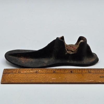 LOT 6X: Vintage Black Cast Iron Crescent Stove Salesman Sample and Antique Shoe Last for Cobbler Stand Cast Iron Child Size 5