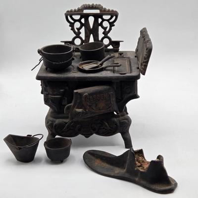 LOT 6X: Vintage Black Cast Iron Crescent Stove Salesman Sample and Antique Shoe Last for Cobbler Stand Cast Iron Child Size 5