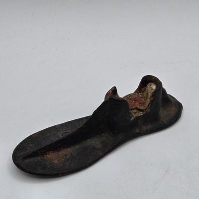 LOT 6X: Vintage Black Cast Iron Crescent Stove Salesman Sample and Antique Shoe Last for Cobbler Stand Cast Iron Child Size 5