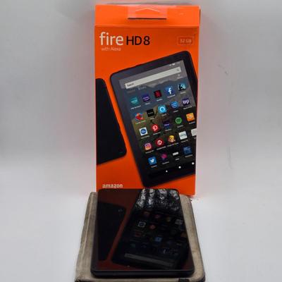 LOT 8X: Various Kindles and Tablets