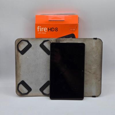 LOT 8X: Various Kindles and Tablets