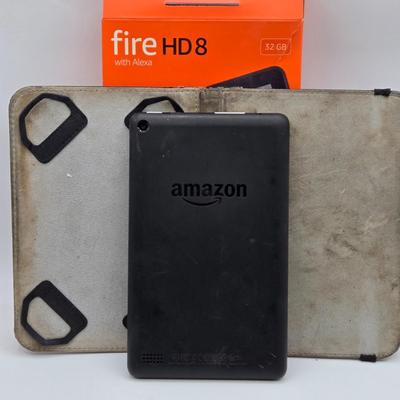 LOT 8X: Various Kindles and Tablets