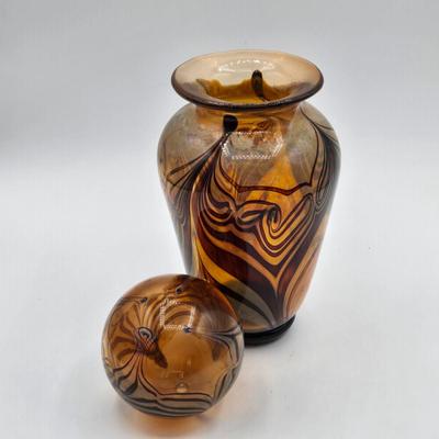 LOT 9X: Signed Nancy Freeman Art Glass Vase