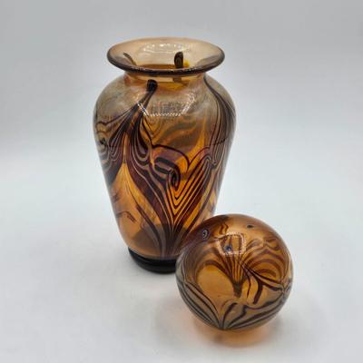 LOT 9X: Signed Nancy Freeman Art Glass Vase