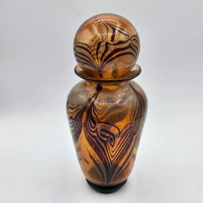 LOT 9X: Signed Nancy Freeman Art Glass Vase