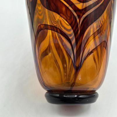 LOT 9X: Signed Nancy Freeman Art Glass Vase